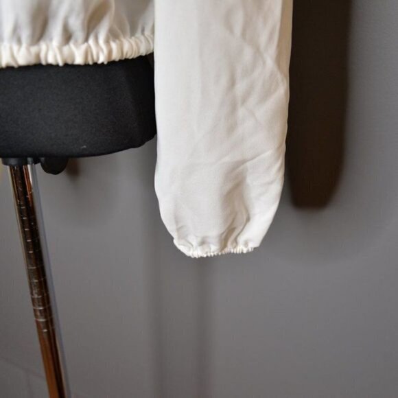 Aritzia Wilfred Eleanora White Cropped Off-Shoulder Blouse Sz M - Picture 6 of 7